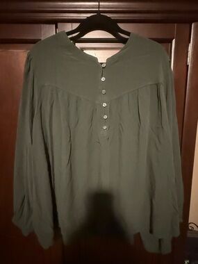 Terra & Sky Olive Green Button-Front Top Plus size 3x (24-26)